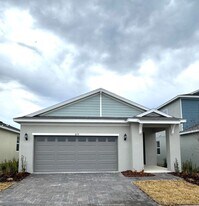 879 Shumard Wy in Lady Lake, FL - Building Photo