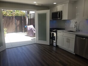 750 N Genesee Ave in Los Angeles, CA - Building Photo - Building Photo
