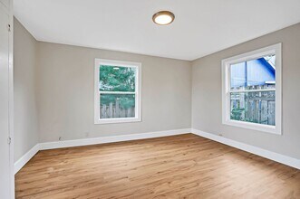 351 19th St SE in Salem, OR - Building Photo - Building Photo