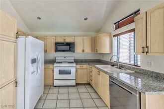 7891 Macklin St in Las Vegas, NV - Building Photo - Building Photo