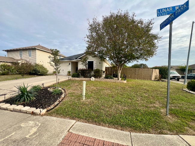 6947 Lunar Way in Converse, TX - Building Photo - Building Photo