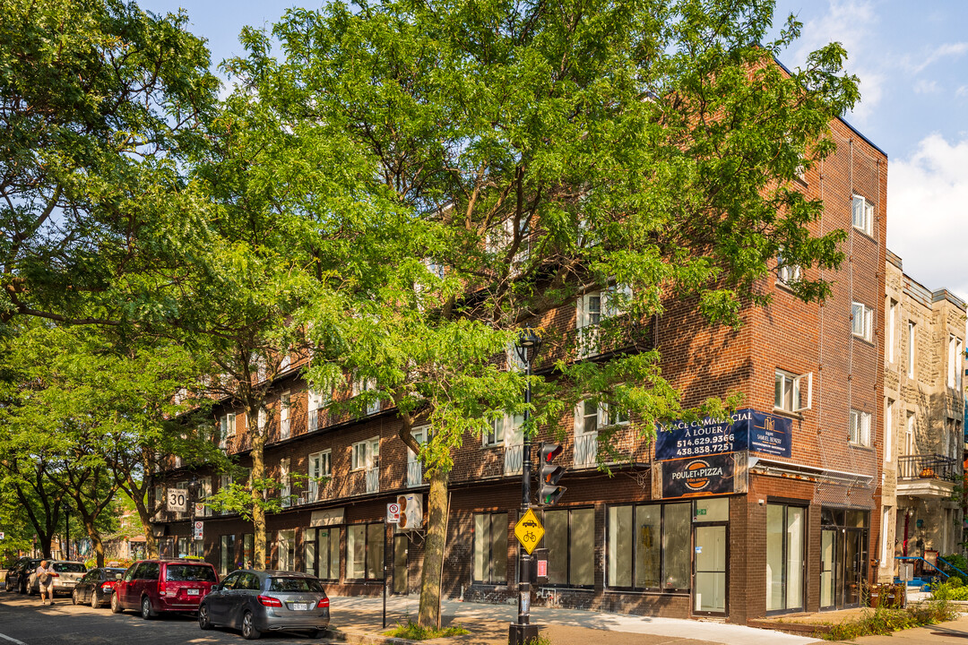 3775 Saint-Hubert in Montréal, QC - Building Photo