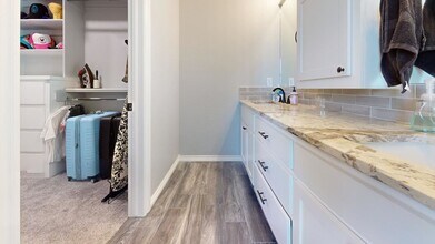 5592 Tadpole Dr in Elgin, OK - Building Photo - Building Photo