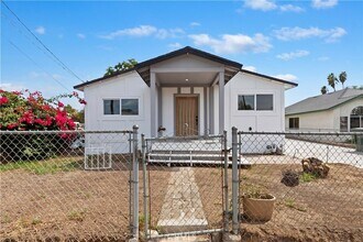 7830 Casa Blanca St in Riverside, CA - Foto de edificio - Building Photo