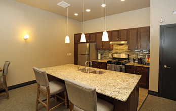 Hobart Crossing Luxury Apartments in Green Bay, WI - Building Photo - Building Photo