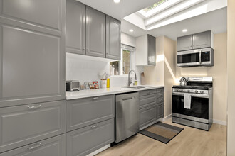 637 Oxford Ave in Los Angeles, CA - Building Photo - Building Photo