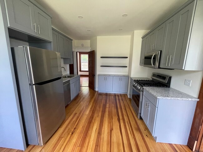 24 Winthrop Ter, Unit 1st Floor in Meriden, CT - Building Photo - Building Photo