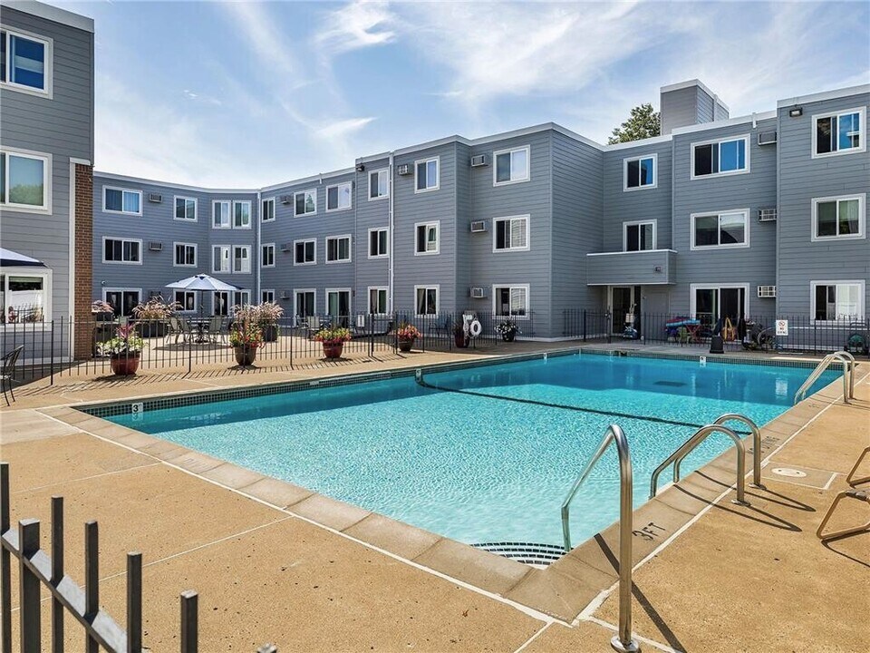 333 8th St SE, Unit 120 in Minneapolis, MN - Building Photo