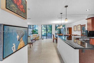 3430 Torremolinos Ave in Doral, FL - Foto de edificio - Building Photo