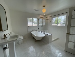 1030 Lincoln St in Redding, CA - Foto de edificio - Building Photo