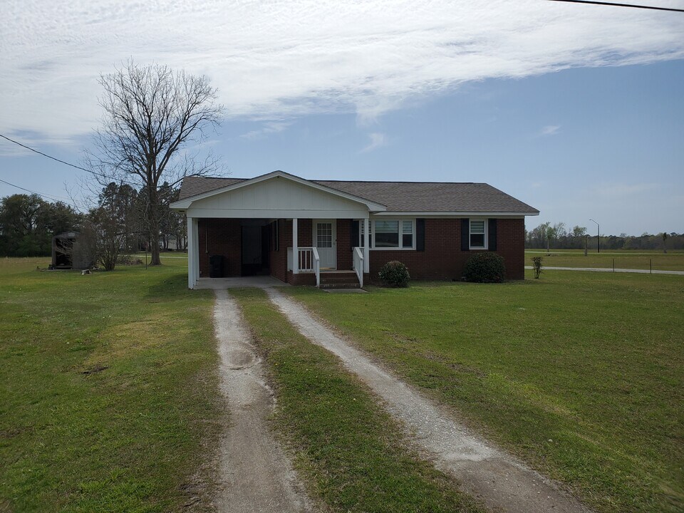 4128 Freedom Way in Hubert, NC - Building Photo