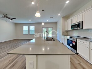 27178 St Andrews Ave in Wesley Chapel, FL - Foto de edificio - Building Photo