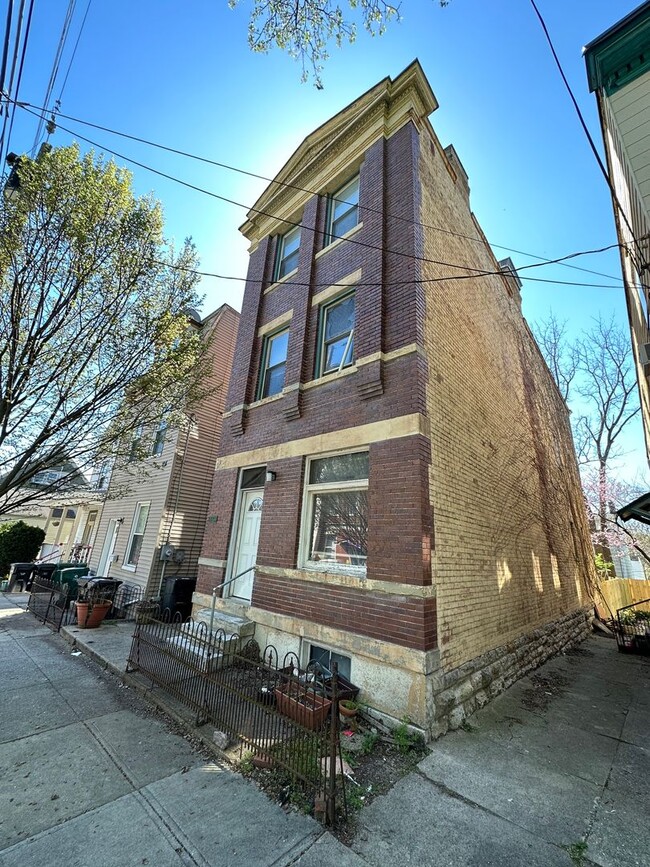 property at 2211 Victor St