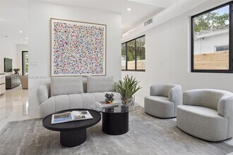 1152 SW 22nd Terrace in Miami, FL - Building Photo - Building Photo