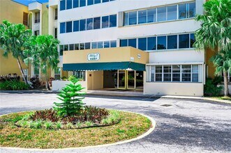 6861 SW 147th Ave in Miami, FL - Building Photo - Building Photo