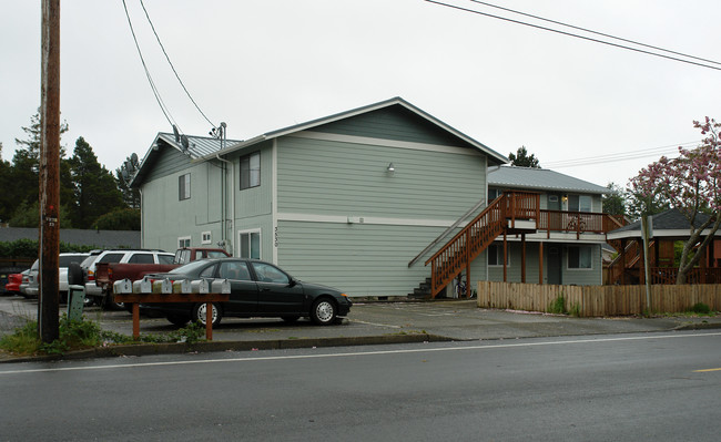 3530 Oak St in Florence, OR - Building Photo - Building Photo