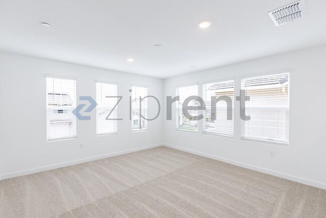 8399 Sinesky Wy in Elk Grove, CA - Building Photo - Building Photo