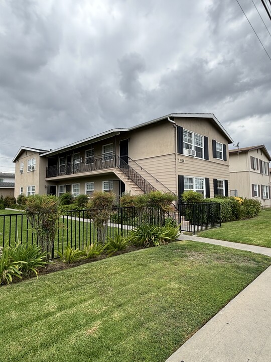 Casa De Flores in Fullerton, CA - Building Photo