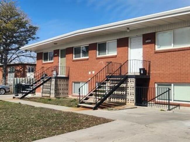 property at 2596 Robin Rd