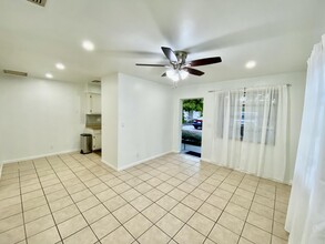 1607 Holly St in Lantana, FL - Building Photo - Building Photo