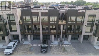 11 Chiffon St in Vaughan, ON - Building Photo