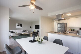 One24 in Portland, OR - Foto de edificio - Building Photo