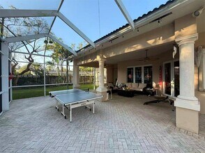 15335 SW 80th Ave in Palmetto Bay, FL - Building Photo - Building Photo