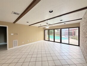 9231 Stroud Dr in Houston, TX - Building Photo - Building Photo