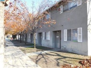 400-410 N West St in Visalia, CA - Building Photo - Building Photo