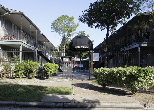 6226 Valerie Apartments in Houston, TX - Foto de edificio - Building Photo