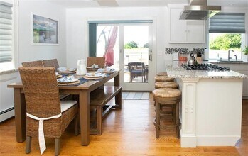 163 Morrison Ave in Middletown, RI - Building Photo - Building Photo