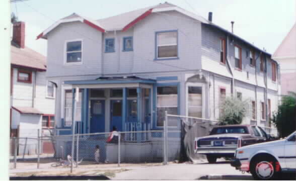 2235--2241 E 15th St in Oakland, CA - Building Photo