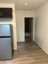 1351 1/4 East 41st Place in Los Angeles, CA - Building Photo - Building Photo