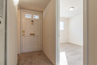 Eagles Eyrie Apartments in Louisville, KY - Foto de edificio - Interior Photo