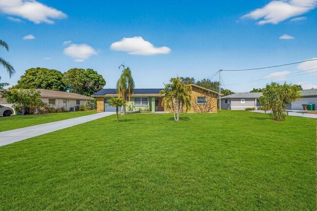 1781 Coral Point Dr in Cape Coral, FL - Building Photo - Building Photo