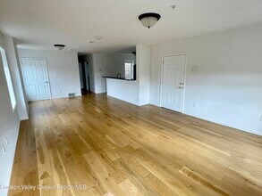 202 Warren St in Hudson, NY - Building Photo - Building Photo