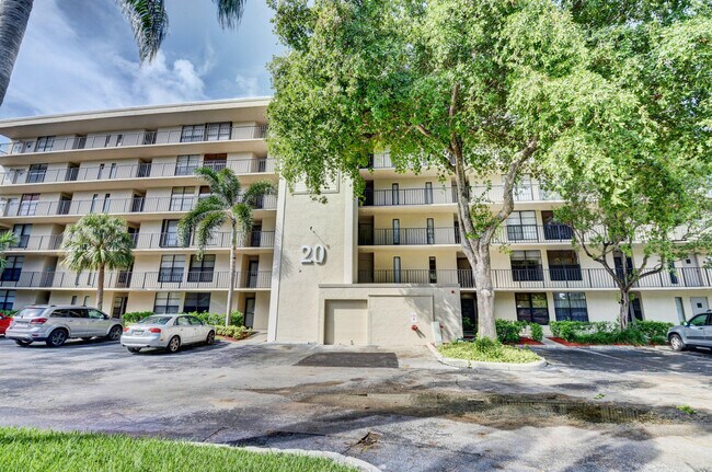 20 Royal Palm Way in Boca Raton, FL - Foto de edificio - Building Photo