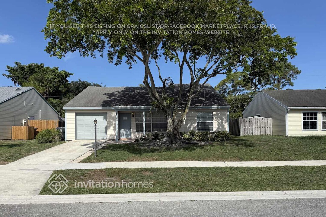 7738 E Blairwood Cir in Greenacres, FL - Building Photo