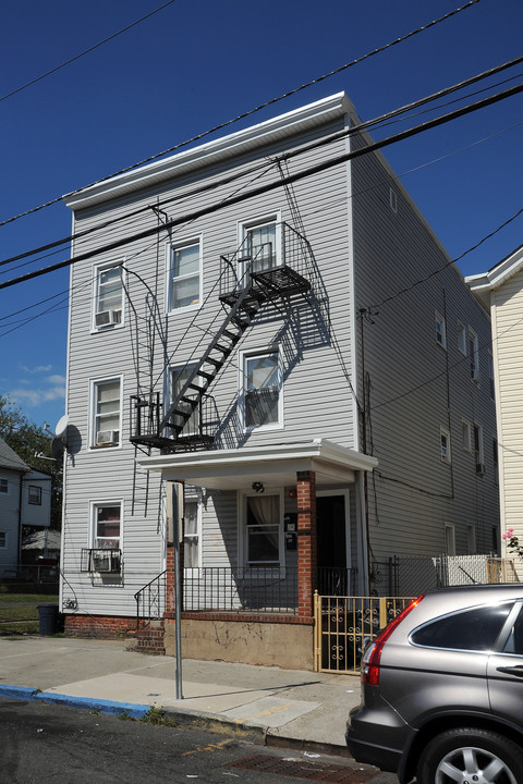 31 Robert St in Paterson, NJ - Foto de edificio