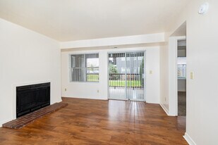 Westover Gardens Apartments in Denver, CO - Building Photo