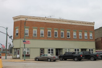 100 Railroad in Leland, IL - Building Photo - Building Photo