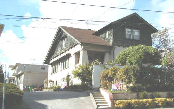 2749 26th Ave in Oakland, CA - Foto de edificio - Building Photo