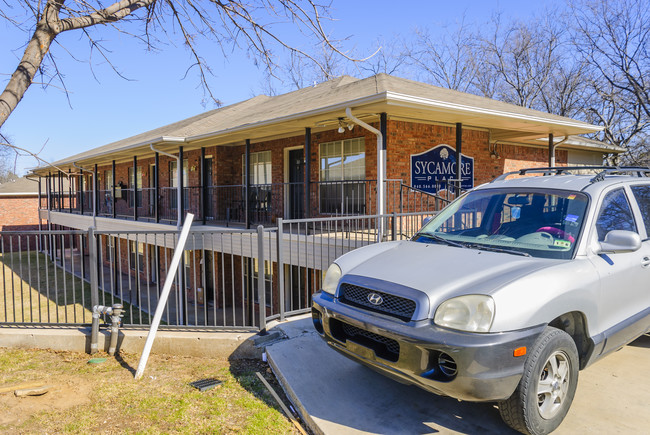 Sycamore Place in Denton, TX - Foto de edificio - Building Photo