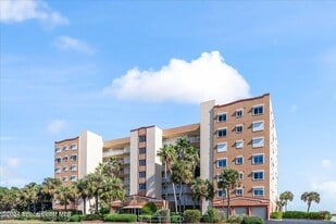 925 N Hwy A1A in Indialantic, FL - Building Photo