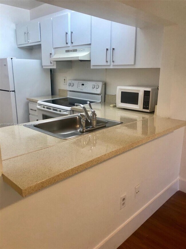 15701 W Waterside Cir, Unit 202 in Sunrise, FL - Building Photo - Building Photo