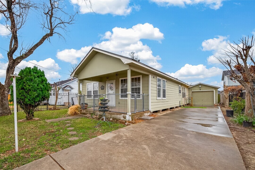 1110 11th St in Galena Park, TX - Building Photo