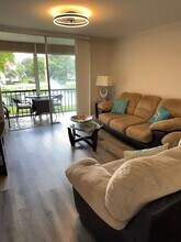 691 S Hollybrook Dr in Pembroke Pines, FL - Foto de edificio - Building Photo