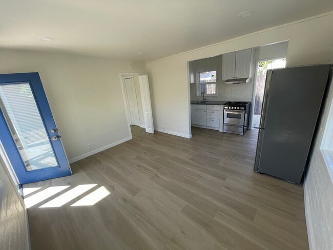 324 S Freeman St, Unit B in Oceanside, CA - Building Photo - Building Photo