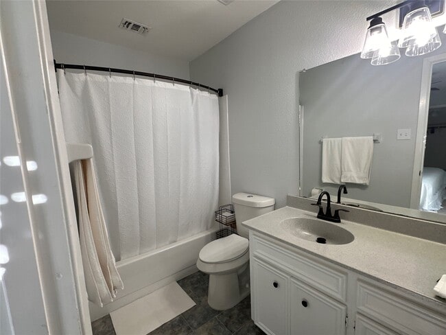 13821 Hollowgreen Dr