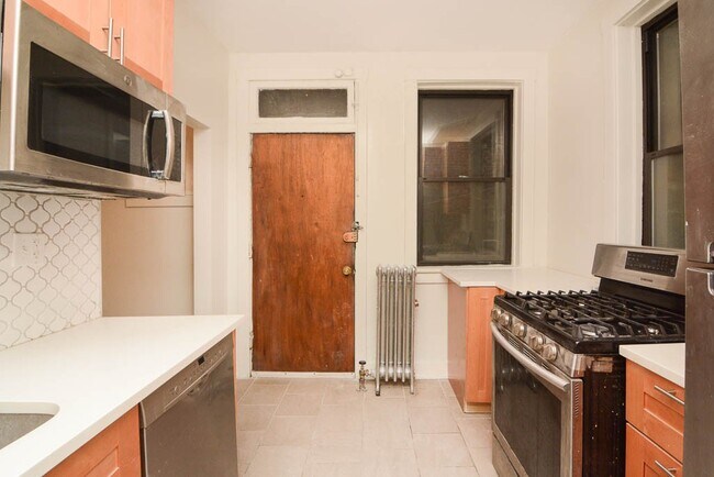 3527 N Broadway St, Unit M05B in Chicago, IL - Building Photo - Building Photo